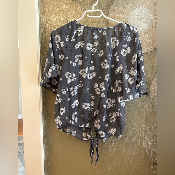 Counterparts Floral Blouse - Picture 5 of 6